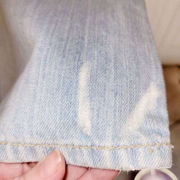 Old Navy Boy-cut Light wash jeans. - Picture 5 of 10